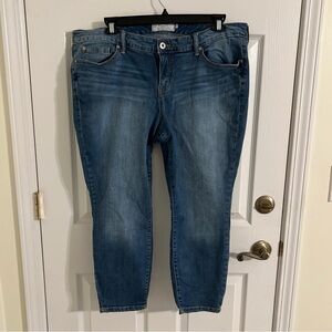 Torrid capri jeans plus size 20 mid rise stretch med wash skinny leg